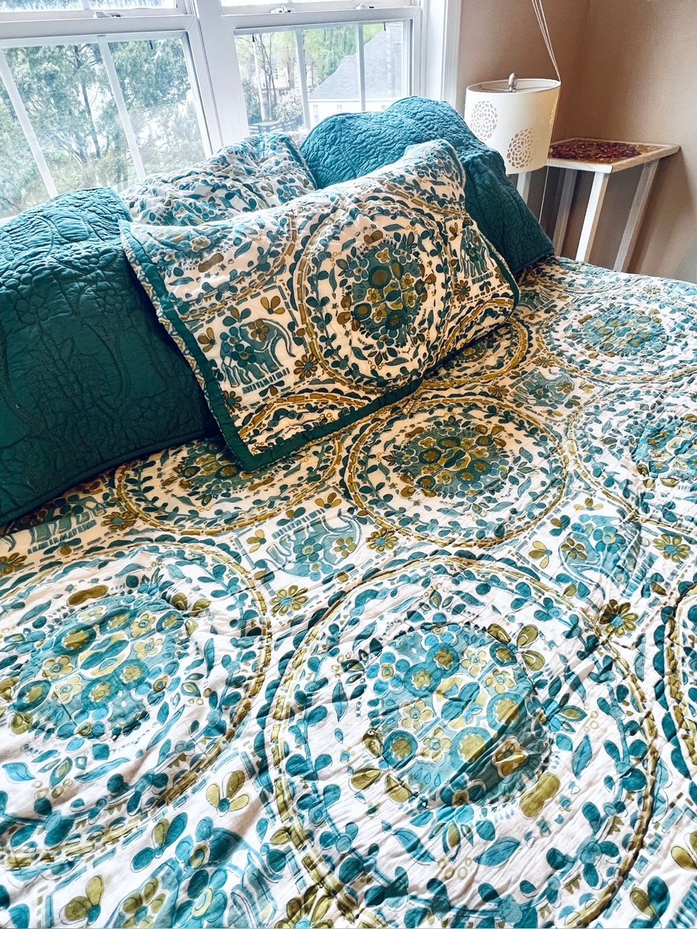 Teal and Cream Indian Elephant Design Quilt Set Full/Queen w 4 pillow covers
